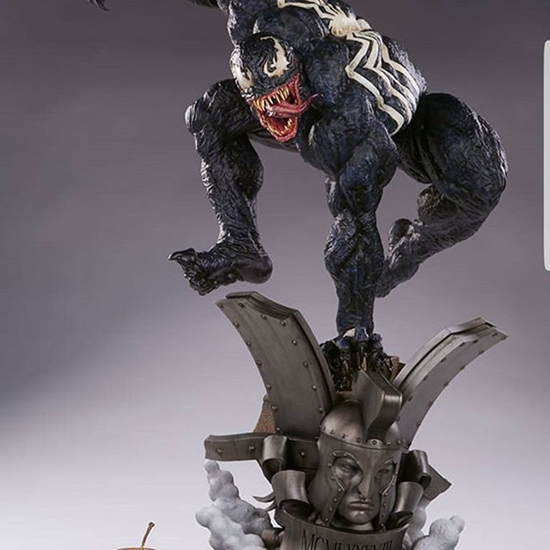 Picture of Sideshow venom premium format statue exclusive with additional alternative head